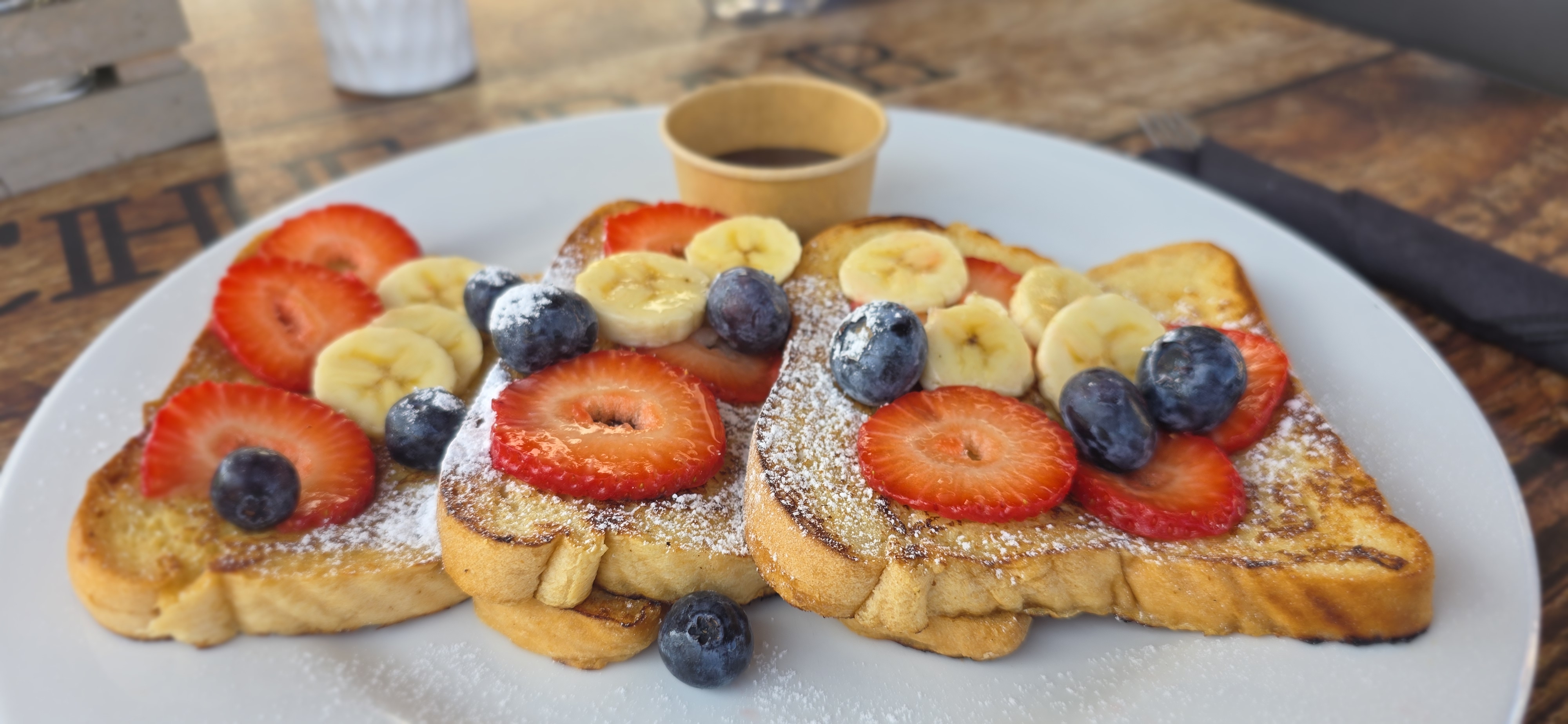 Che Bar Aruba French toast close-up with strawberries blueberries and syrup
