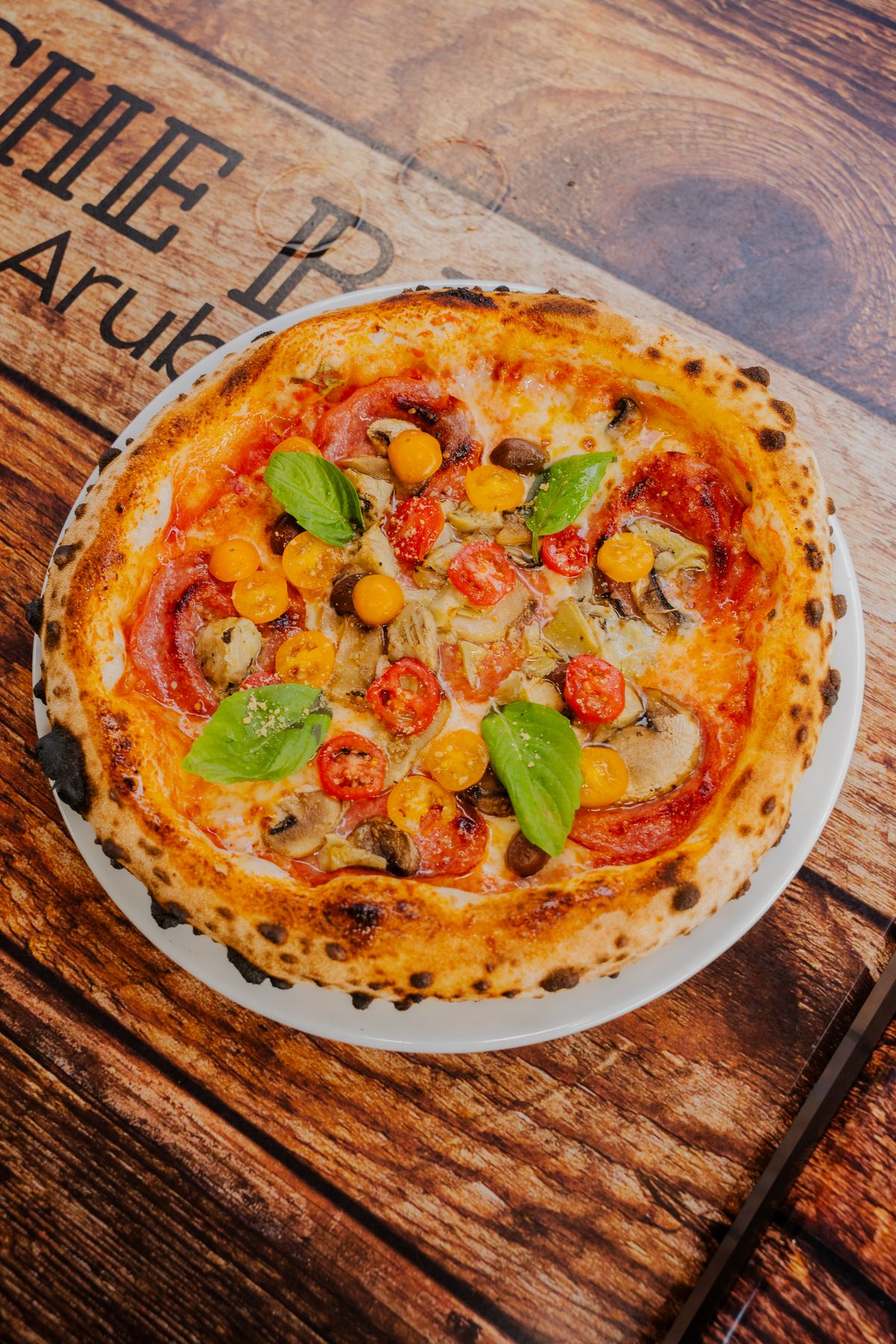 Che Bar Aruba Loves You loaded pizza