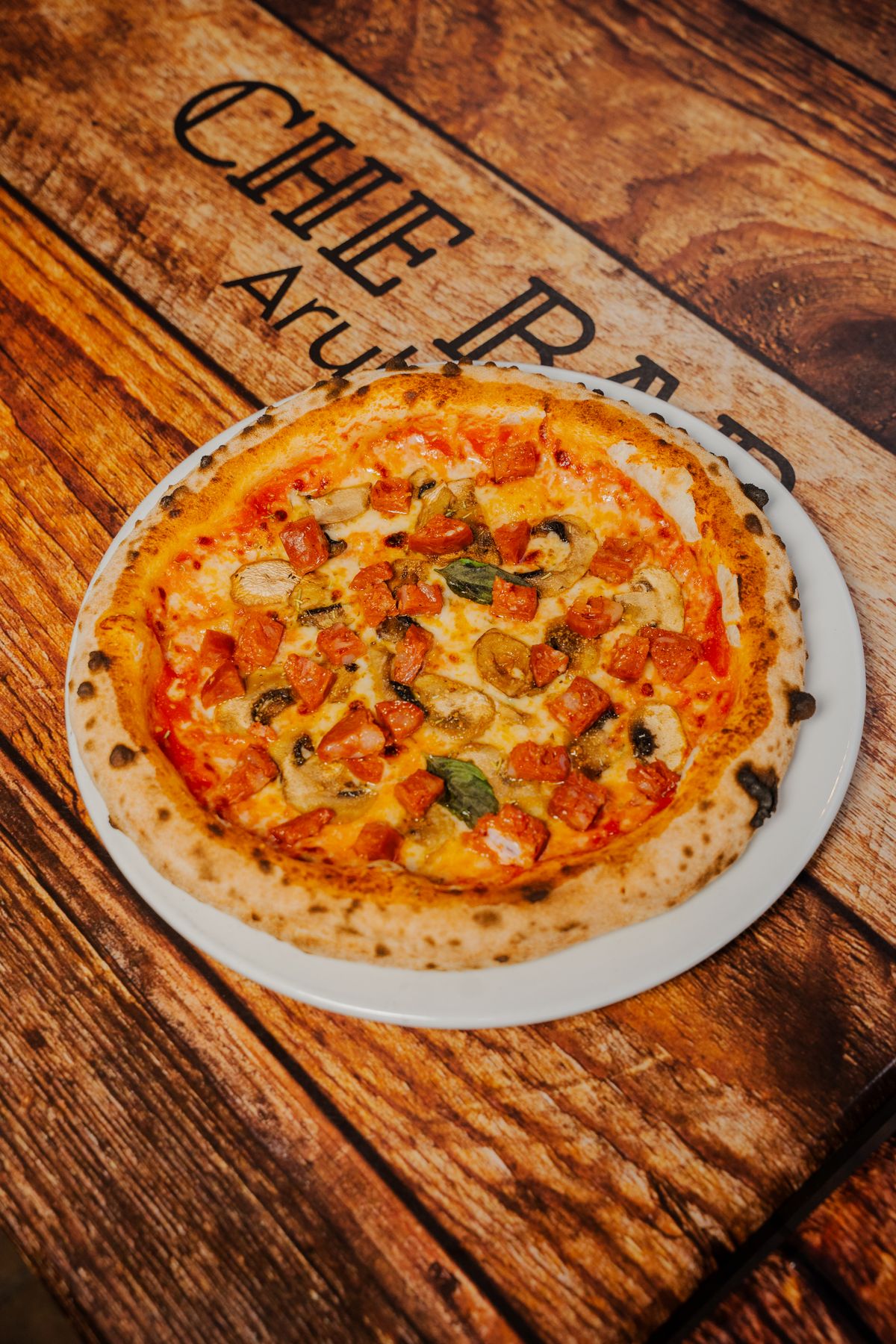 Che Bar pesto and mozzarella pizza Aruba
